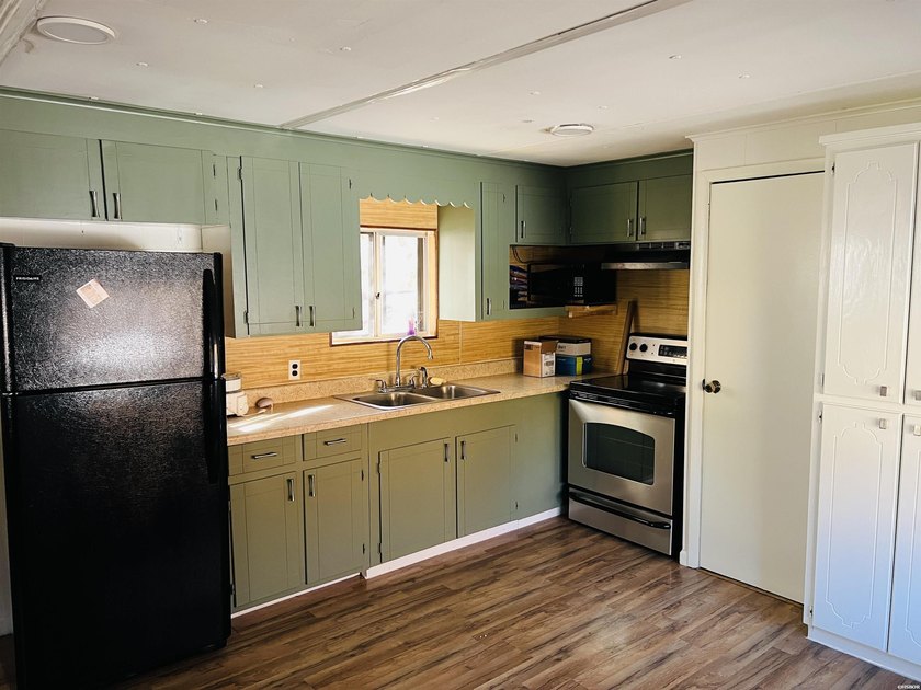 Investors take notice...Three mobile homes(lot not included) - photo 3