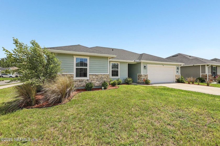 Bright and inviting 3-bedroom, 2-bath home on a spacious corner - photo 3