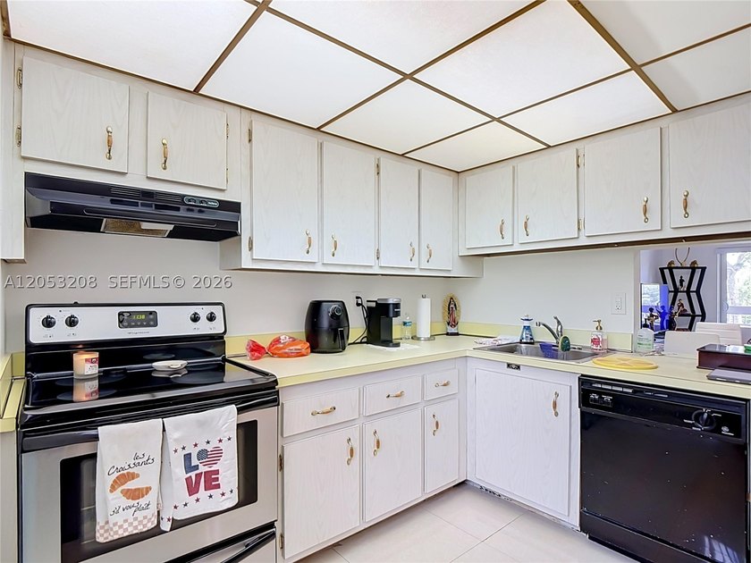 1 bedroom 1 bathroom condo in the beautiful Village of Kings - photo 8
