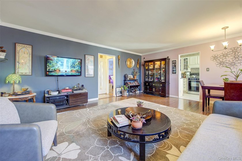 Welcome to this delightful 2-bedroom, 1-bath Upper-level corner - photo 5