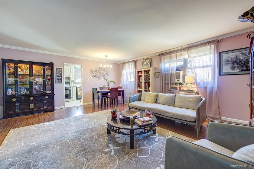 Welcome to this delightful 2-bedroom, 1-bath Upper-level corner - photo 6