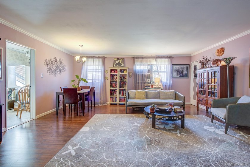 Welcome to this delightful 2-bedroom, 1-bath Upper-level corner - photo 7