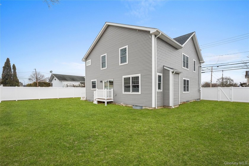 Welcome to this stunning new construction colonial, offering - photo 3