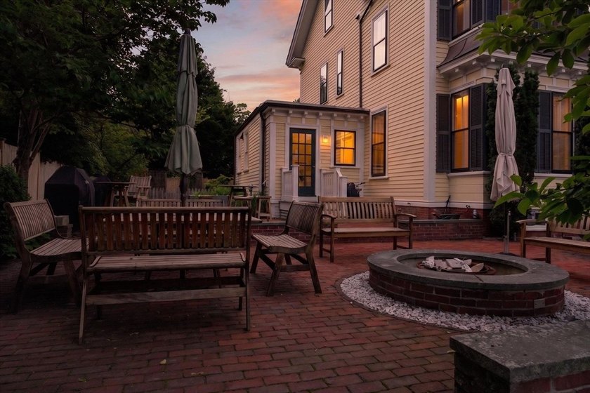 ***OFFER DEADLINE Tuesday 07/28 at 6:00PM*** Welcome to this - photo 2