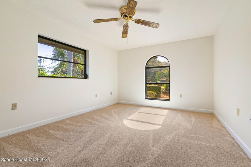 Here's your Chance of a lifetime to own a waterfront home - photo 15