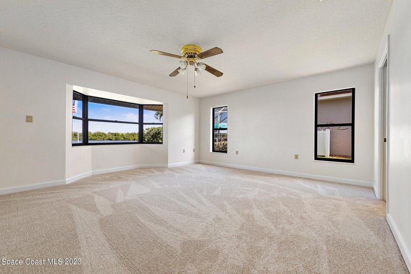 Here's your Chance of a lifetime to own a waterfront home - photo 18