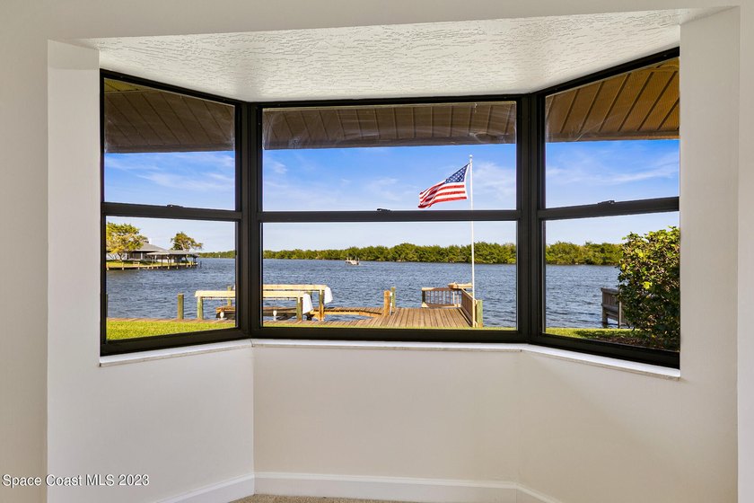 Here's your Chance of a lifetime to own a waterfront home - photo 19