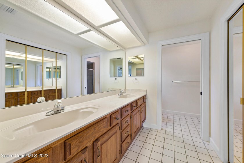 Here's your Chance of a lifetime to own a waterfront home - photo 21