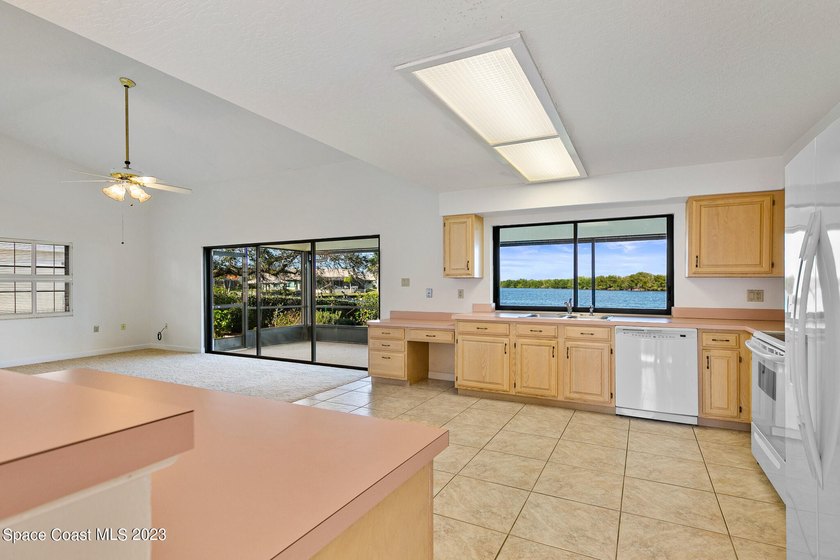 Here's your Chance of a lifetime to own a waterfront home - photo 28