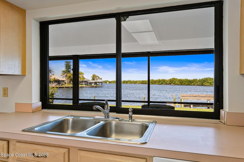 Here's your Chance of a lifetime to own a waterfront home - photo 29