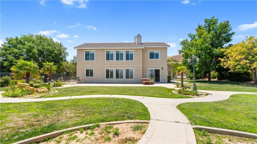 Welcome to 5739 Avenida Entrada, a spacious 5-bedroom - photo 46