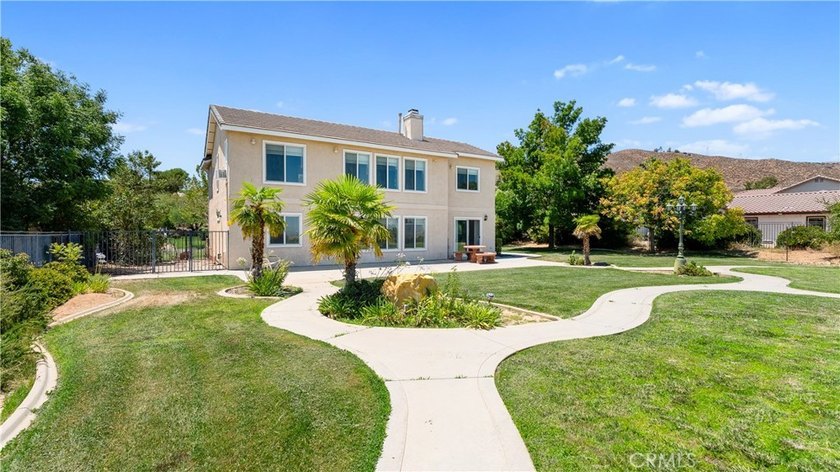 Welcome to 5739 Avenida Entrada, a spacious 5-bedroom - photo 47