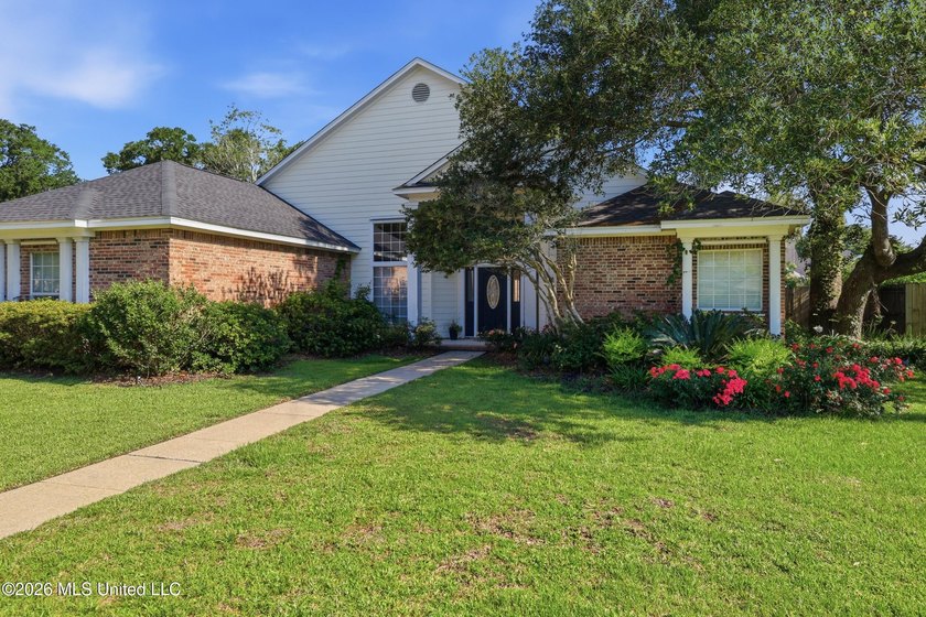 Beautiful 4BR/3BA home in desirable Bienville Place! This - photo 4
