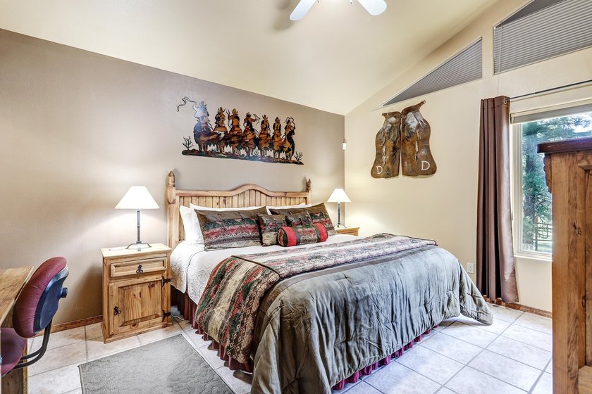 This lovely, well-maintained home is convenient to everything! - photo 11