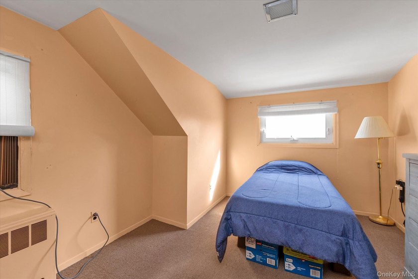 Welcome to your home in Massapequa Shores! Nestled on a - photo 12