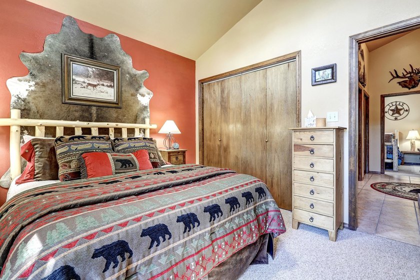 This lovely, well-maintained home is convenient to everything! - photo 15