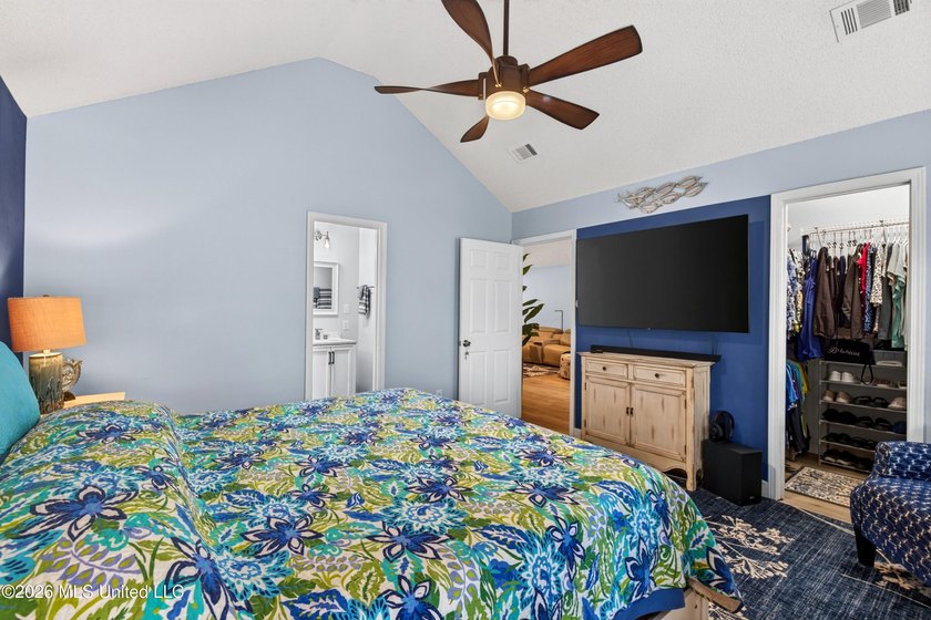Beautifully updated and move-in ready! This charming 3-bedroom - photo 33
