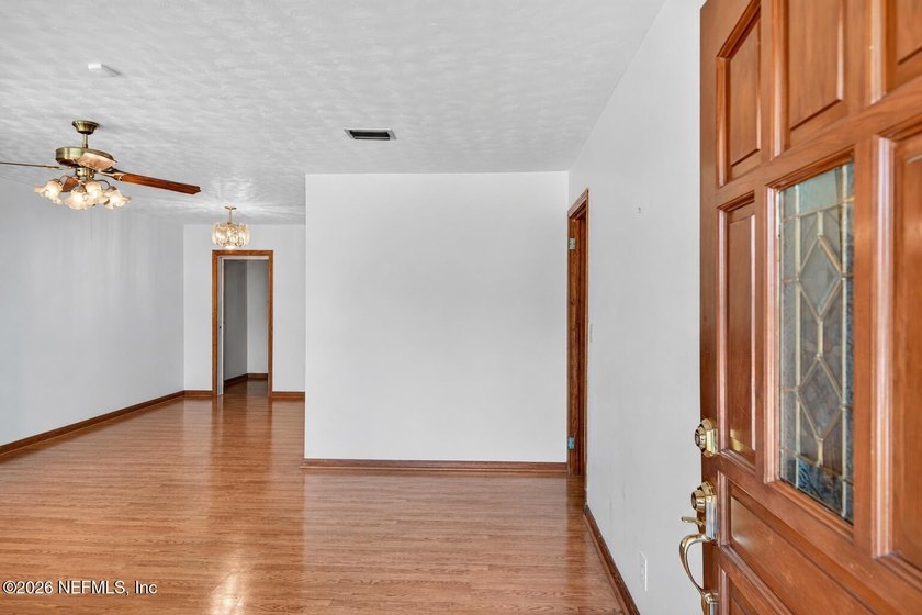 Welcome home to this well-maintained 3-bedroom, 3-bath home - photo 4