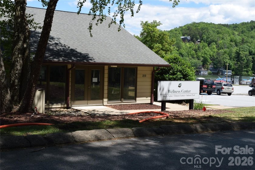 LOCATION &amp; MOUNTAIN VIEWS! GREAT UP-CLOSE VIEWS of YOUNG's - photo 15