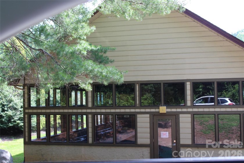 LOCATION &amp; MOUNTAIN VIEWS! GREAT UP-CLOSE VIEWS of YOUNG's - photo 18