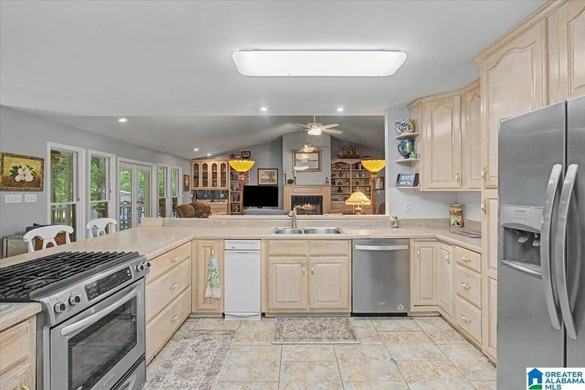 Welcome to lakefront living at its finest on beautiful Weiss - photo 21