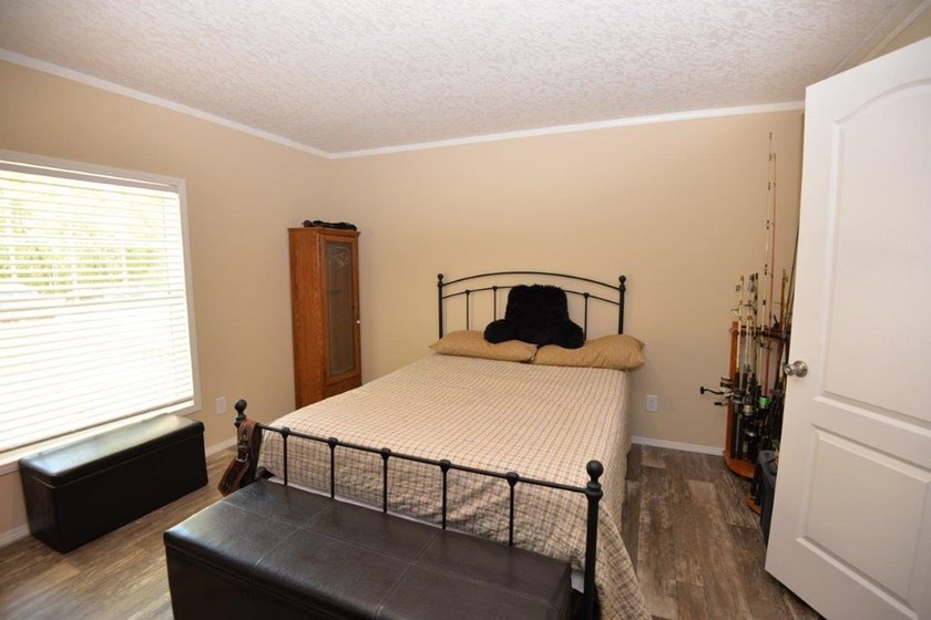 Conveniently located near Lake Sinclair and just minutes from - photo 7
