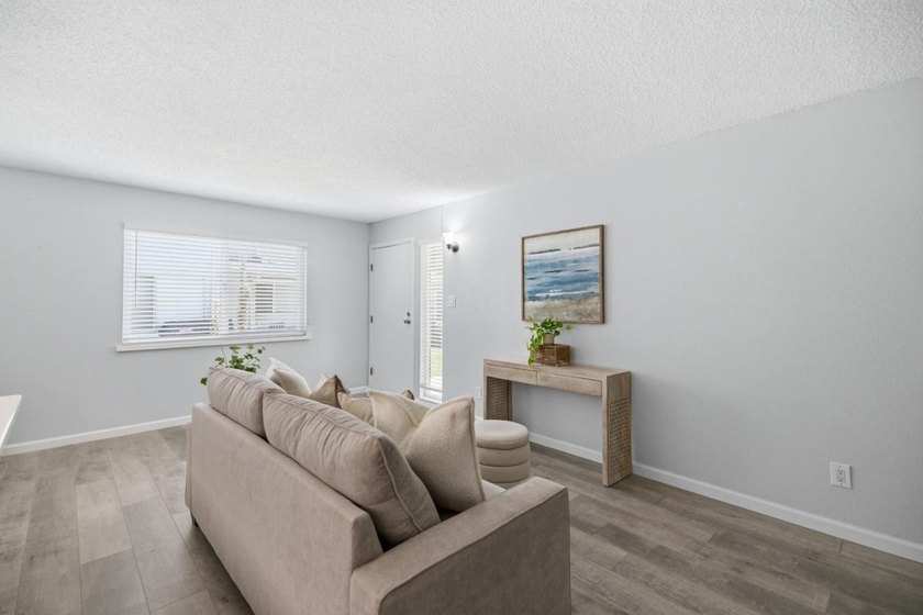 Move-in ready and completely turn-key, this beautifully - photo 2
