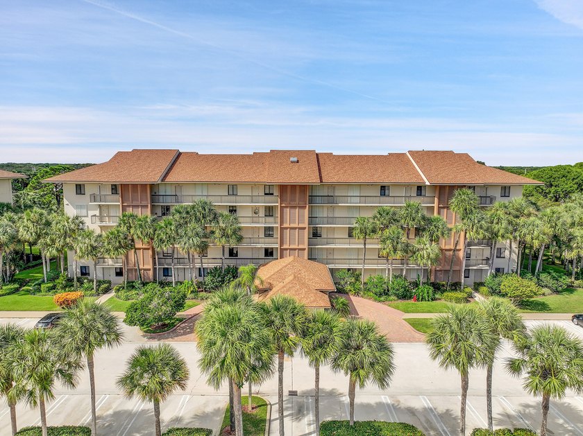 Discover unparalleled waterfront living at this stunning new - photo 2