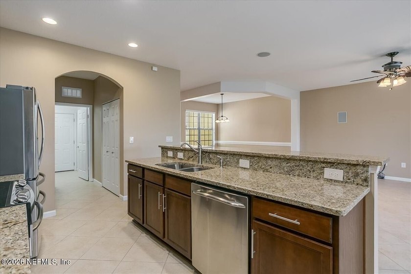BEAUTIFUL GATED TOWNHOME COMMUNITY OF VIZCAYA. Systems replaced - photo 8