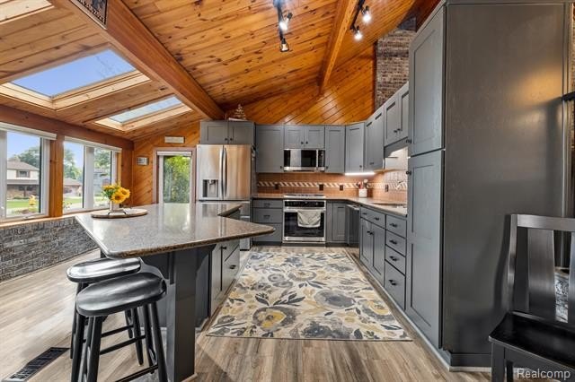 Experience the perfect combination of lake living and practical - photo 12