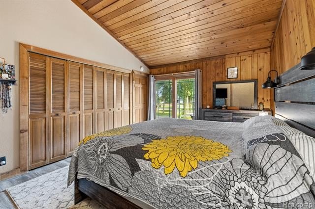 Experience the perfect combination of lake living and practical - photo 22