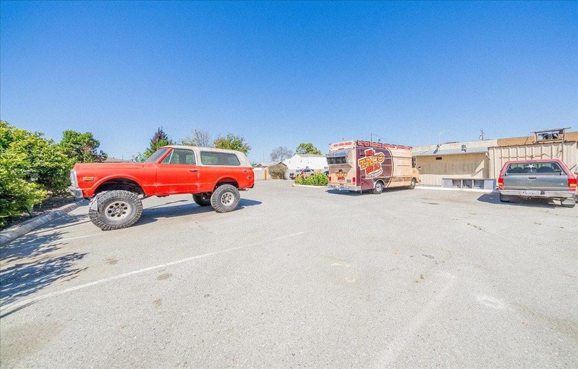 Time-sensitive commercial opportunity! 240-242 Williams Rd - photo 6