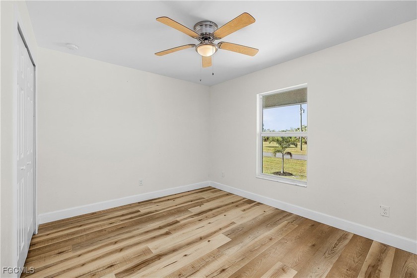 Brand new custom built duplex with 6 bedrooms, 4 bathrooms, 2 - photo 11