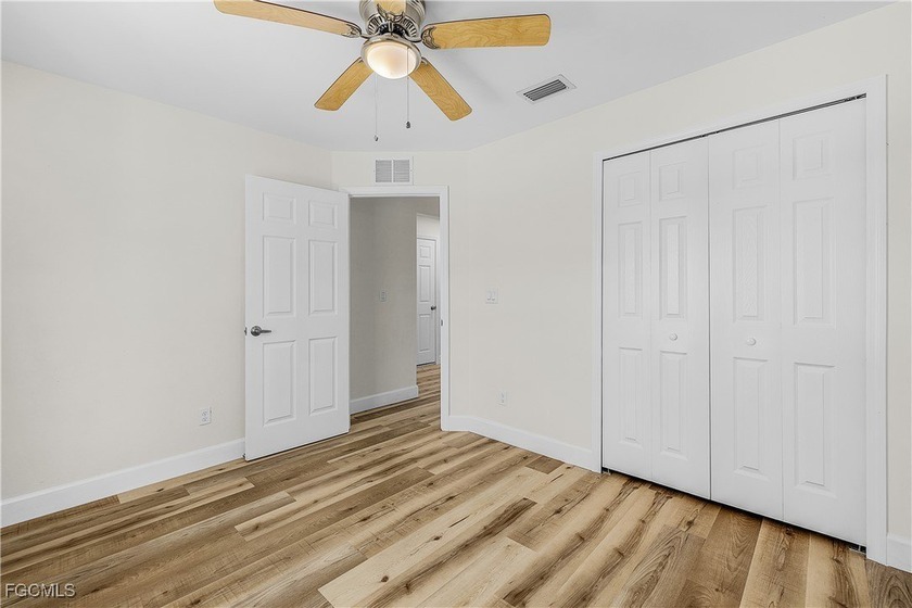 Brand new custom built duplex with 6 bedrooms, 4 bathrooms, 2 - photo 12