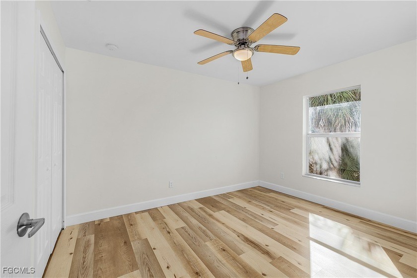 Brand new custom built duplex with 6 bedrooms, 4 bathrooms, 2 - photo 13
