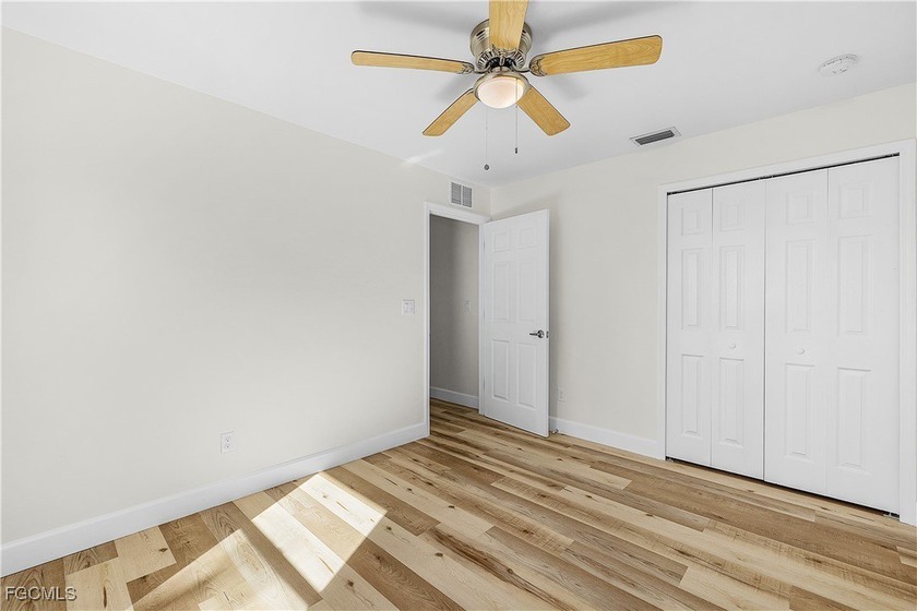 Brand new custom built duplex with 6 bedrooms, 4 bathrooms, 2 - photo 14