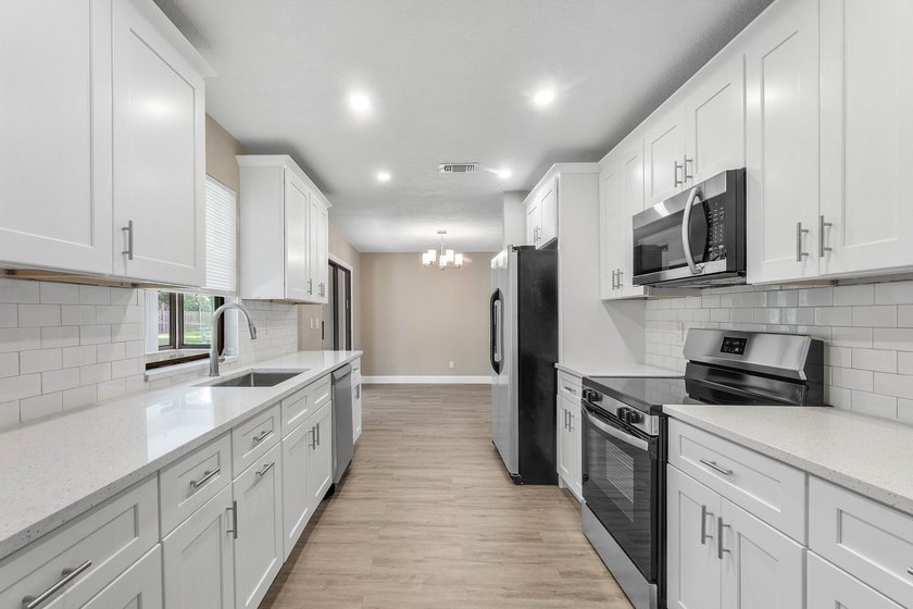 Welcome home to this updated 3-bedroom, 2-bath single-family - photo 5