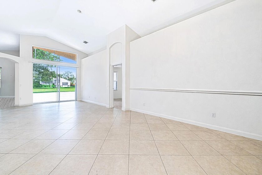 BRAND NEW A/C JUST INSTALLED!! GORGEOUS WATERVIEW! KITCHEN - photo 15