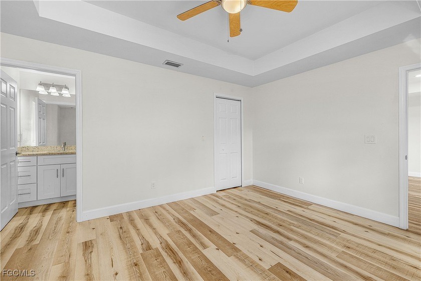 Brand new custom built duplex with 6 bedrooms, 4 bathrooms, 2 - photo 17