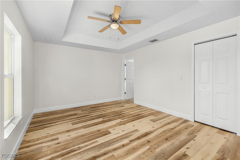 Brand new custom built duplex with 6 bedrooms, 4 bathrooms, 2 - photo 18