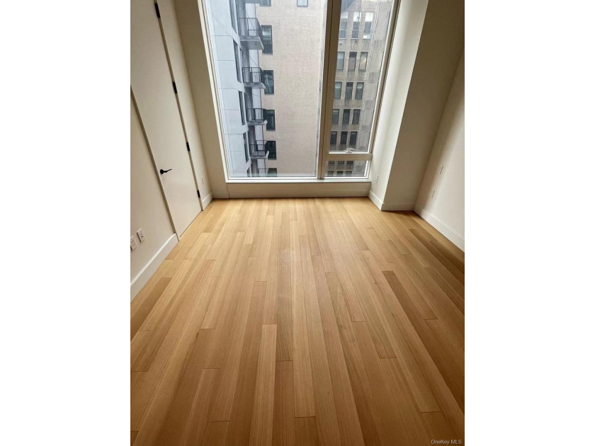 This 1033 Square foot Large 1 Bedroom 1Bath Home with 11-foot - photo 8