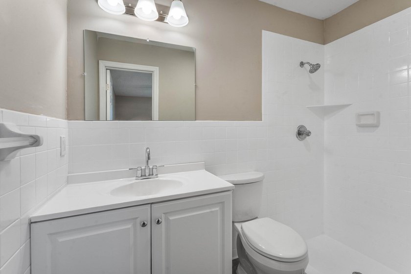Welcome home to this updated 3-bedroom, 2-bath single-family - photo 9