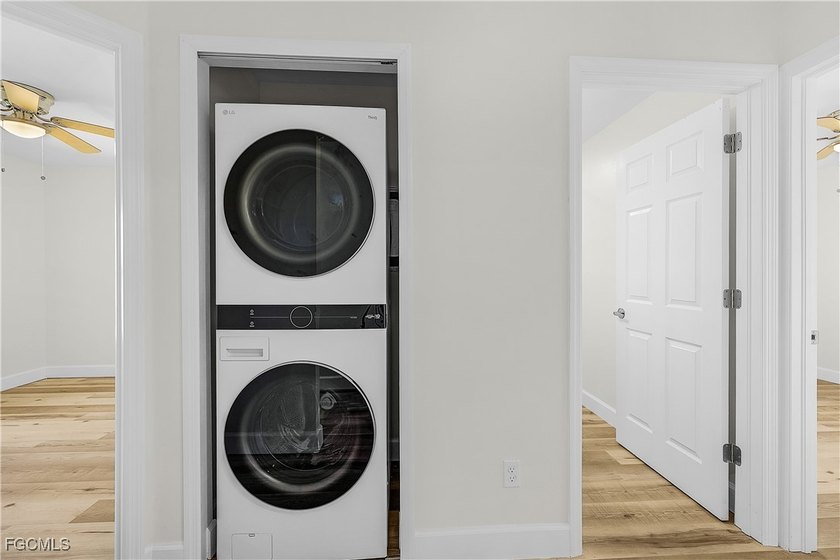 Brand new custom built duplex with 6 bedrooms, 4 bathrooms, 2 - photo 28