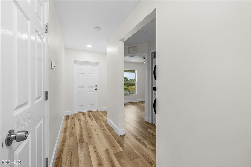 Brand new custom built duplex with 6 bedrooms, 4 bathrooms, 2 - photo 29