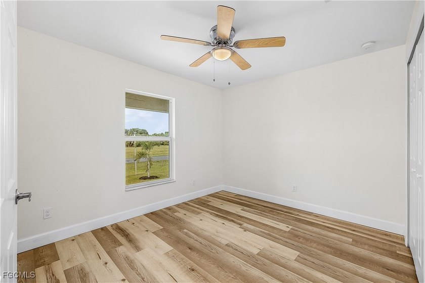 Brand new custom built duplex with 6 bedrooms, 4 bathrooms, 2 - photo 30