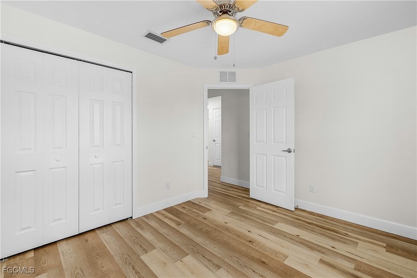 Brand new custom built duplex with 6 bedrooms, 4 bathrooms, 2 - photo 31