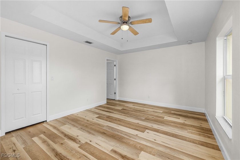 Brand new custom built duplex with 6 bedrooms, 4 bathrooms, 2 - photo 33
