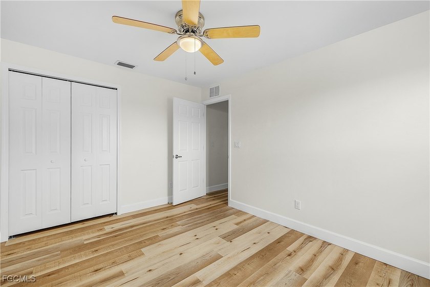 Brand new custom built duplex with 6 bedrooms, 4 bathrooms, 2 - photo 41