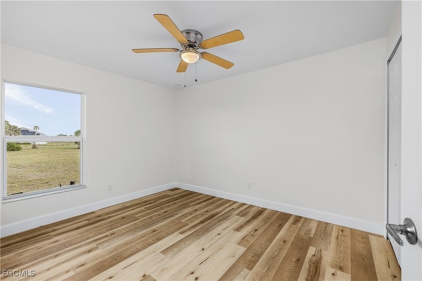 Brand new custom built duplex with 6 bedrooms, 4 bathrooms, 2 - photo 42