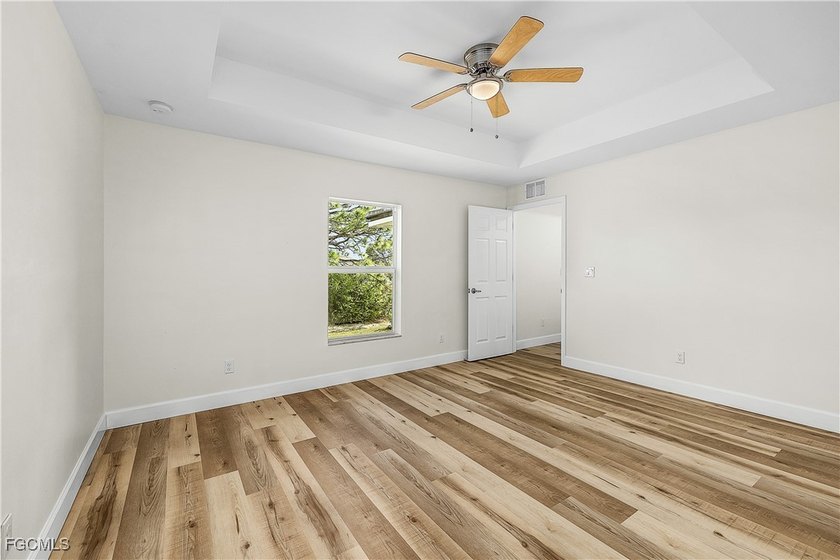 Brand new custom built duplex with 6 bedrooms, 4 bathrooms, 2 - photo 43